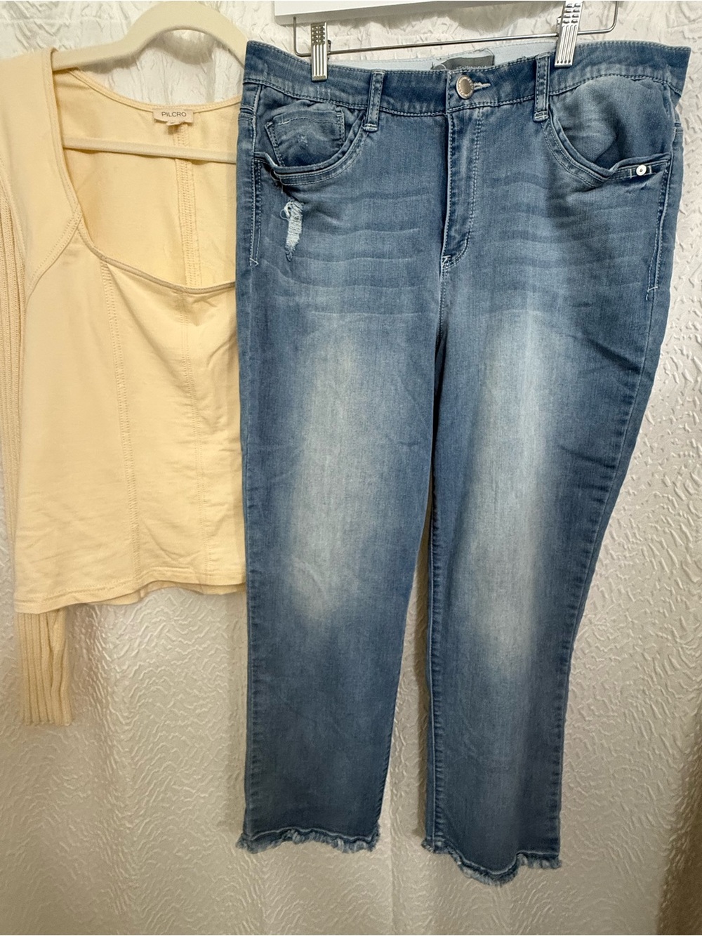 Wit & Wisdom Faded Light Blue Cropped Straight Jeans